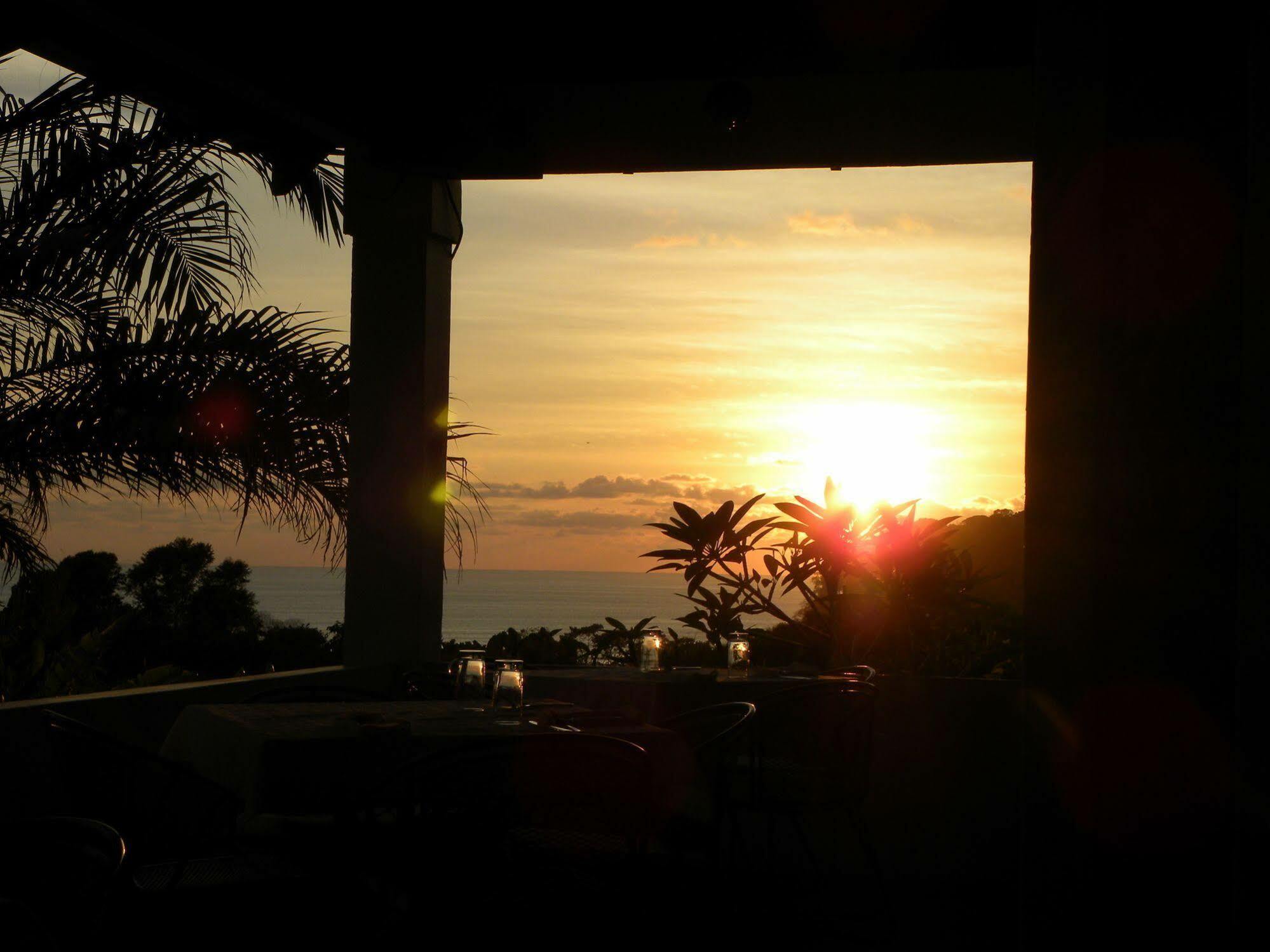 Hotel Lookout Playa Tortuga Ojochal Extérieur photo